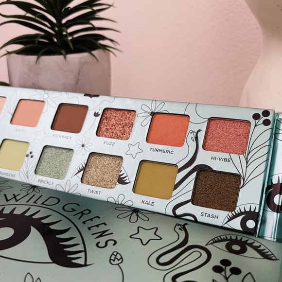 TRADED 💖 Urban Decay Wild Greens Eyeshadow Palette - Picture 4 of 10